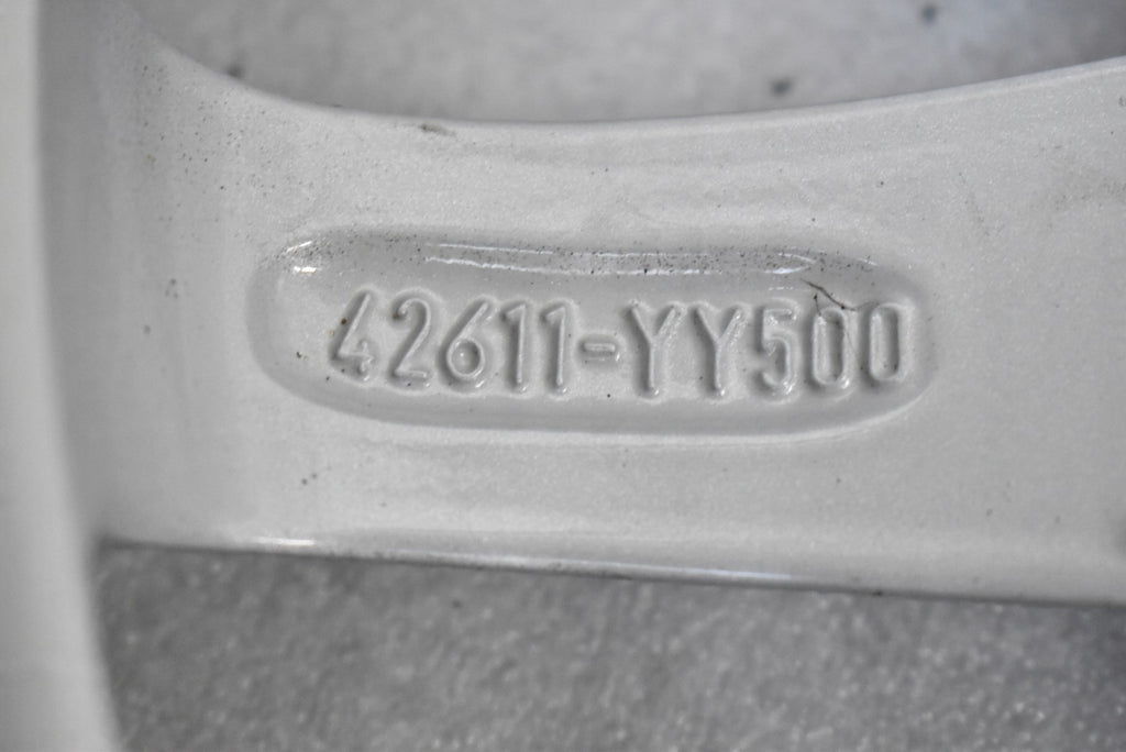 1x Alufelge 16 Zoll 6.5" 5x114.3 45ET Glanz Silber 42611YY500 Mg Corolla