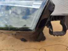 Laden Sie das Bild in den Galerie-Viewer, Frontscheinwerfer Skoda Scala 657941016A Rechts Scheinwerfer Headlight SCH7064914607wf