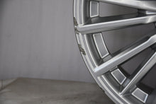 Laden Sie das Bild in den Galerie-Viewer, 1x Alufelge 17 Zoll 7.5" 5x112 30ET Glanz Silber 6883519 BMW Rim Wheel FEL6557323022vp