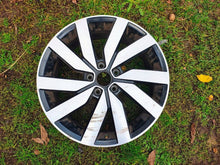 Laden Sie das Bild in den Galerie-Viewer, 1x Alufelge 18 Zoll 5TA601025F VW Touran Rim Wheel FEL1991330005is
