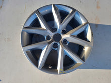 Laden Sie das Bild in den Galerie-Viewer, 1x Alufelge 16 Zoll 7.0" 5x112 43ET Silber 5FA601025 Seat Leon Rim Wheel FEL1393451691zx
