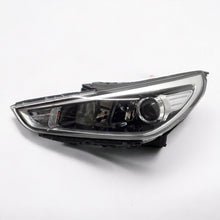 Laden Sie das Bild in den Galerie-Viewer, Frontscheinwerfer Hyundai I30 III 92101-G4 Halogen Links Scheinwerfer Headlight