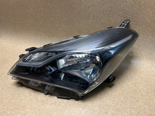 Laden Sie das Bild in den Galerie-Viewer, Frontscheinwerfer Toyota Yaris Links Scheinwerfer Headlight SCH2165661669sc