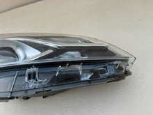 Load image into Gallery viewer, Frontscheinwerfer Toyota Yaris Rechts Scheinwerfer Headlight