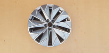 Laden Sie das Bild in den Galerie-Viewer, 1x Alufelge 17 Zoll 6.5&quot; 5x100 40ET 658601025A Skoda Rim Wheel