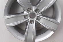 Load image into Gallery viewer, 1x Alufelge 17 Zoll 7.0&quot; 5x112 40ET Glanz Silber 3G0601025E VW Passat B8