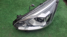 Laden Sie das Bild in den Galerie-Viewer, Frontscheinwerfer Mitsubishi Space Star Bi-Xenon Links Scheinwerfer Headlight