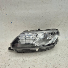 Laden Sie das Bild in den Galerie-Viewer, Frontscheinwerfer Skoda Rapid 5JB941015 Links Scheinwerfer Headlight SCH2219598401xo