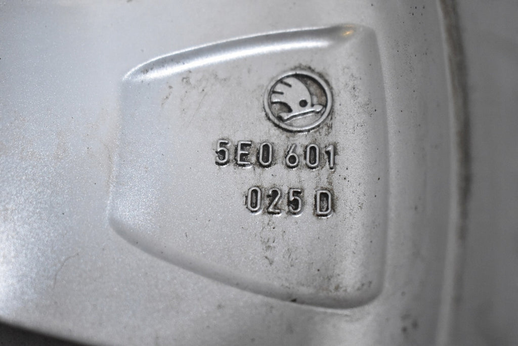 1x Alufelge 17 Zoll 7.0" 5x112 49ET 5E0601025 Skoda Superb Iii Rim Wheel