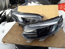 Laden Sie das Bild in den Galerie-Viewer, Frontscheinwerfer Opel Vivaro C 9832837680 9832836480 Xenon Rechts oder Links