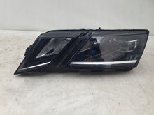 Laden Sie das Bild in den Galerie-Viewer, Frontscheinwerfer Skoda Octavia III 5E1941015F LED Links Scheinwerfer Headlight SCH5531704476tn
