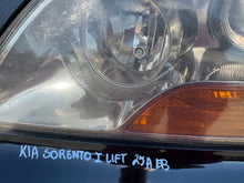 Laden Sie das Bild in den Galerie-Viewer, Frontscheinwerfer Kia Sorento I Links Scheinwerfer Headlight SCH6460870462ki