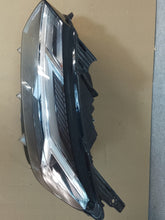 Laden Sie das Bild in den Galerie-Viewer, Frontscheinwerfer Dacia Sandero III 260605914R LED Ein Stück (Rechts oder Links)