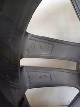 Laden Sie das Bild in den Galerie-Viewer, 1x Alufelge 17 Zoll 7.0&quot; 5x100 46ET 5JA601025D Skoda Rapid Rim Wheel