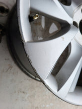 Load image into Gallery viewer, 1x Alufelge 17 Zoll 7.5&quot; 4x108 27ET Glanz Silber 9670292277 Citroën Rim Wheel