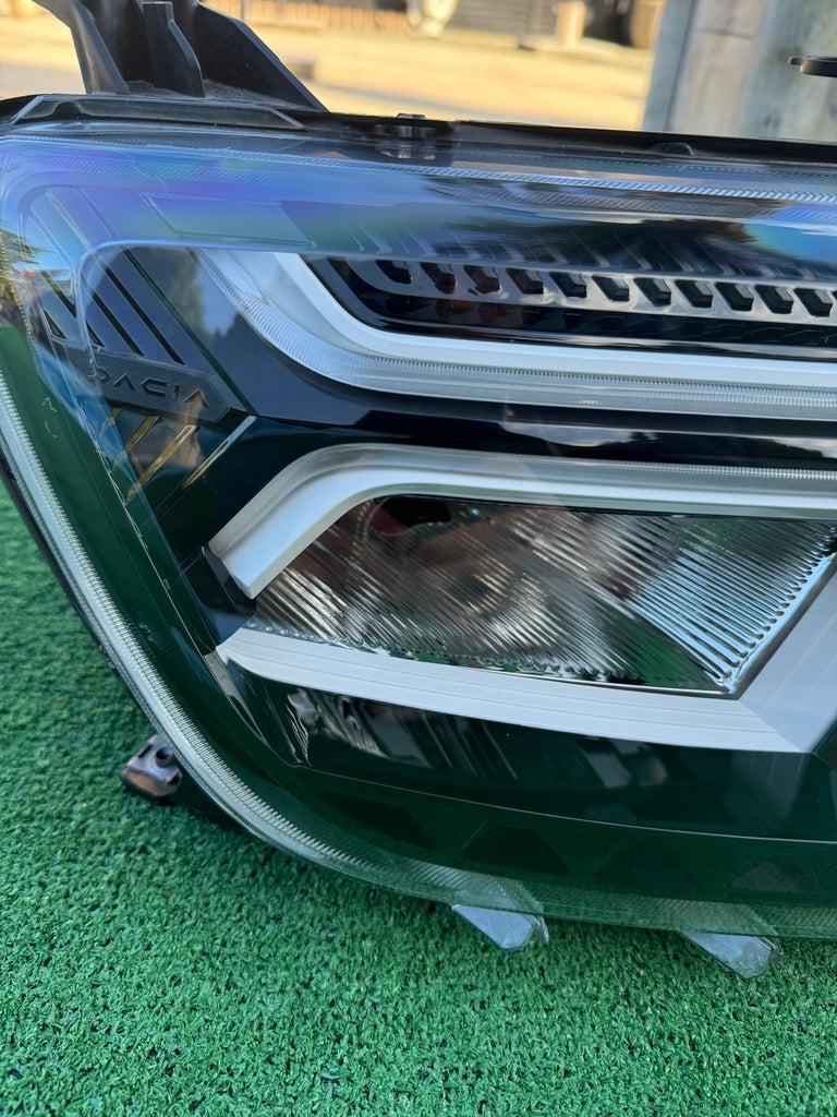 Frontscheinwerfer Dacia Duster 260106194R 260109550R Rechts Headlight