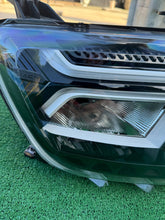 Load image into Gallery viewer, Frontscheinwerfer Dacia Duster 260106194R 260109550R Rechts Headlight