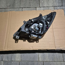 Laden Sie das Bild in den Galerie-Viewer, Frontscheinwerfer Mercedes-Benz Sprinter A9068201061 Xenon Rechts Headlight SCH9321788262lm