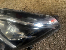 Laden Sie das Bild in den Galerie-Viewer, Frontscheinwerfer Toyota Yaris Links Scheinwerfer Headlight SCH1076606064bn