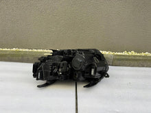 Load image into Gallery viewer, Frontscheinwerfer Dacia Duster 260106194R 260602465R Rechts oder Links