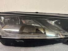 Laden Sie das Bild in den Galerie-Viewer, Frontscheinwerfer Skoda Octavia IV 5E4941016A Rechts Scheinwerfer Headlight SCH7073231301wo