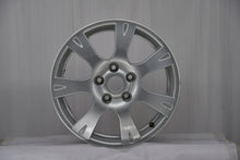Laden Sie das Bild in den Galerie-Viewer, 1x Alufelge 16 Zoll 6.5&quot; 5x112 50ET Glanz Silber 1Z0601025 Skoda Octavia Ii