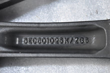 Laden Sie das Bild in den Galerie-Viewer, 1x Alufelge 18 Zoll 7.5&quot; 5x112 51ET Matt Graphit 5E0601025K Skoda Octavia Iii