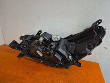 Laden Sie das Bild in den Galerie-Viewer, Frontscheinwerfer Toyota Hilux VIII 81110-0KU80 Rechts Scheinwerfer Headlight SCH6939641873cr