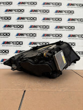 Laden Sie das Bild in den Galerie-Viewer, Frontscheinwerfer BMW E91 E90 6942737 6948180 Xenon Rechts oder Links
