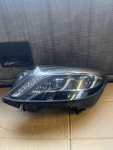 Laden Sie das Bild in den Galerie-Viewer, Frontscheinwerfer Mercedes-Benz 2229062304 Links Scheinwerfer Headlight