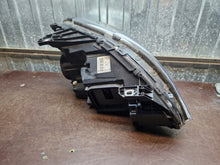 Laden Sie das Bild in den Galerie-Viewer, Frontscheinwerfer Mercedes-Benz W246 A2468207161 Xenon Links Headlight