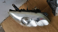 Laden Sie das Bild in den Galerie-Viewer, Frontscheinwerfer Toyota Avensis Rechts Scheinwerfer Headlight