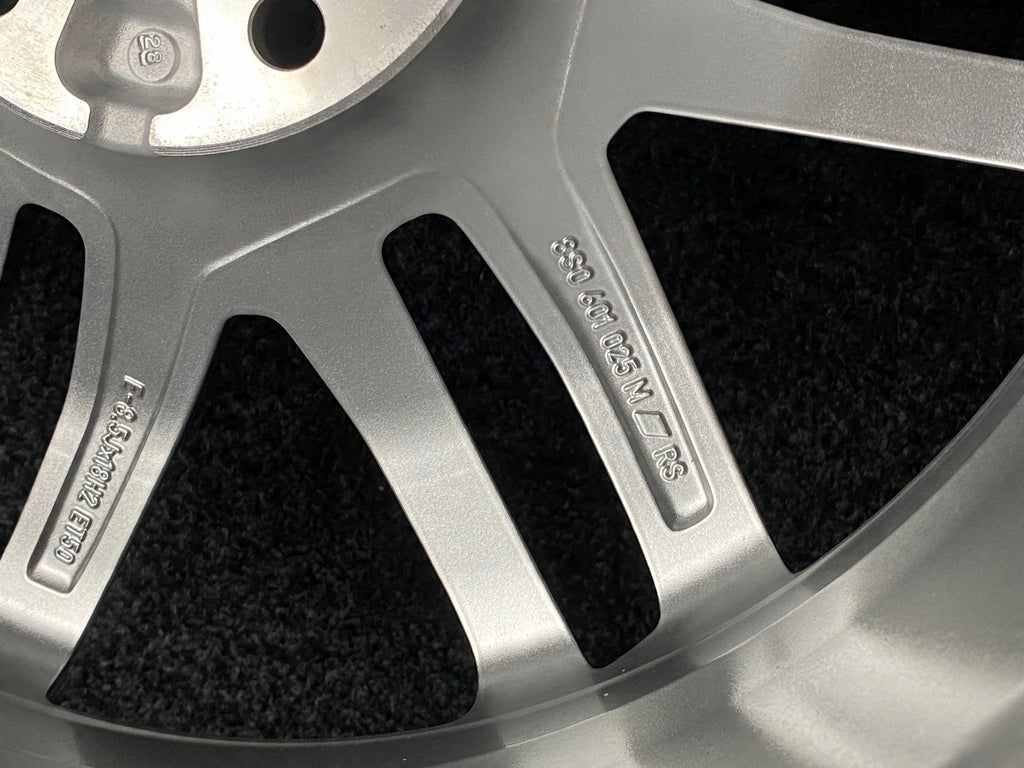 1x Alufelge 18 Zoll 8.5" 5x112 50ET Glanz Silber 8S0601025M Audi Tt Rim Wheel