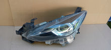 Laden Sie das Bild in den Galerie-Viewer, Frontscheinwerfer Mazda III BHN3-51040 Xenon Links Scheinwerfer Headlight