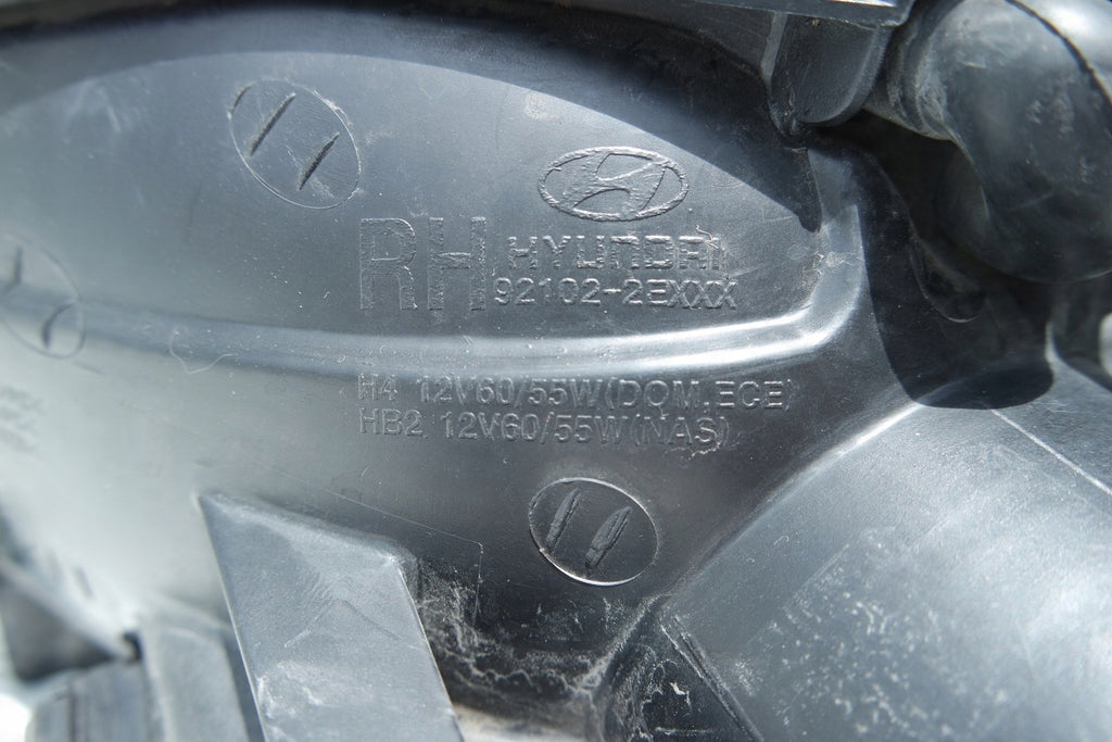 Frontscheinwerfer Hyundai Tucson I 92102-2 LED Ein Stück (Rechts oder Links)