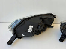 Laden Sie das Bild in den Galerie-Viewer, Frontscheinwerfer Skoda Rapid 5JB941015 5JB941016 Ein Stück (Rechts oder Links) SCH8780795645fe