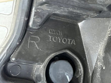 Laden Sie das Bild in den Galerie-Viewer, Frontscheinwerfer Toyota Yaris Rechts Scheinwerfer Headlight SCH4925581732zo