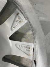 Load image into Gallery viewer, 1x Alufelge 16 Zoll 6.5" 5x120 51ET Glanz Silber 7E0601025N VW Rim Wheel FEL5666367076xt