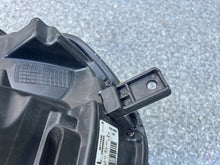 Laden Sie das Bild in den Galerie-Viewer, Frontscheinwerfer Dacia Sandero II 260605665R Links Scheinwerfer Headlight SCH5575196577fn