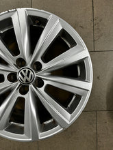 Load image into Gallery viewer, 1x Alufelge 16 Zoll 7.0&quot; 5x100 46ET Glanz Silber VW Polo 6r Rim Wheel