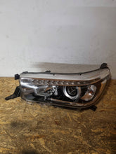 Laden Sie das Bild in den Galerie-Viewer, Frontscheinwerfer Toyota Hilux LED Links Scheinwerfer Headlight SCH3121670510on