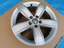 Load image into Gallery viewer, 1x Alufelge 17 Zoll 6.5&quot; 5x112 38ET Glanz 5NA071497 VW Tiguan Rim Wheel