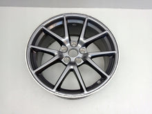 Laden Sie das Bild in den Galerie-Viewer, 1x Alufelge 18 Zoll 8.5" 5x114.3 40ET Glanz Graphit J9C3-1007-CA Tesla 3 FEL7431181518yz