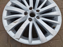 Load image into Gallery viewer, 1x Alufelge 17 Zoll 7.5&quot; 5x112 42ET Glanz Silber 3R0601025E Seat Exeo Rim Wheel