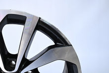 Laden Sie das Bild in den Galerie-Viewer, 1x Alufelge 17 Zoll 7.0" 5x112 45ET Glanz Schwarz 2GA601025AG VW T-Roc Rim Wheel FEL6478475097wt