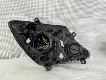 Laden Sie das Bild in den Galerie-Viewer, Frontscheinwerfer Mercedes-Benz Sprinter A9068202361 Links Headlight