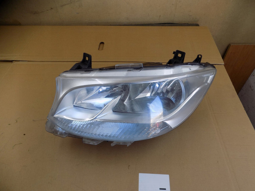 Frontscheinwerfer Mercedes-Benz Sprinter A9109060000 Links Headlight SCH8899191604ya