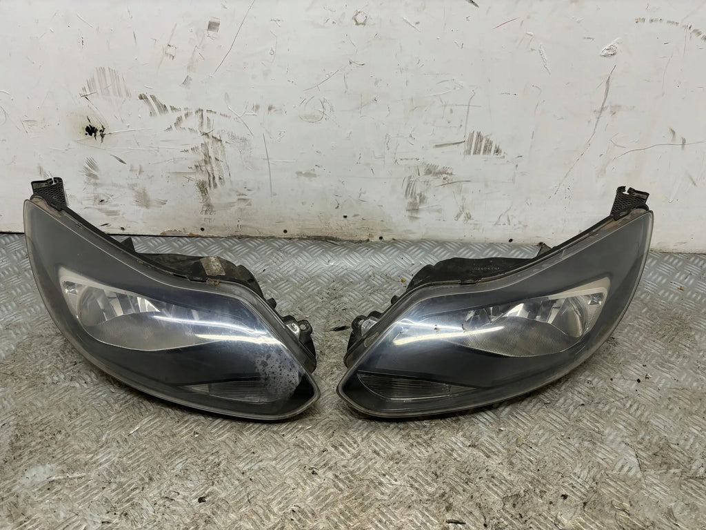 Frontscheinwerfer Ford Focus Ein Stück (Rechts oder Links) Headlight