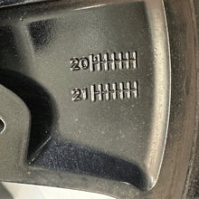 Load image into Gallery viewer, 1x Alufelge 18 Zoll 7.5&quot; 5x112 48ET Glanz Schwarz 5E3601025AD Skoda Octavia