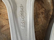 Laden Sie das Bild in den Galerie-Viewer, 1x Alufelge 20 Zoll 8.5" 5x120 47ET JK52-AA Land Rover Range Discovery Rim Wheel FEL1838195278ry